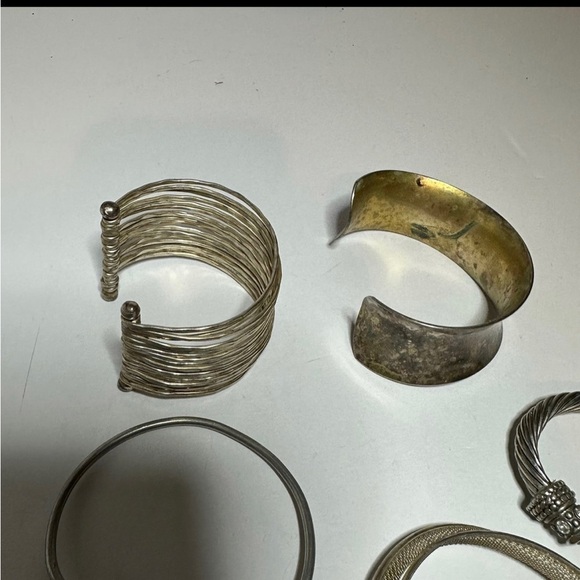 Lot Of 7 Silver Tone Metal Fashion Bracelets - Picture 6 of 6